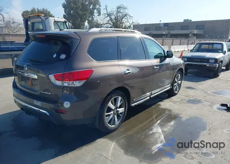 2015 Nissan Pathfinder Platinum z USA, uszkodzony, nr VIN 5N1AR2MN3FC659995